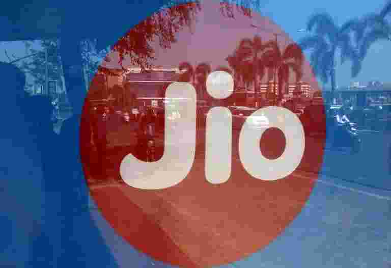 Reliance Jio：3年，用户3.4亿用户和穆克·阿曼尼的路线图